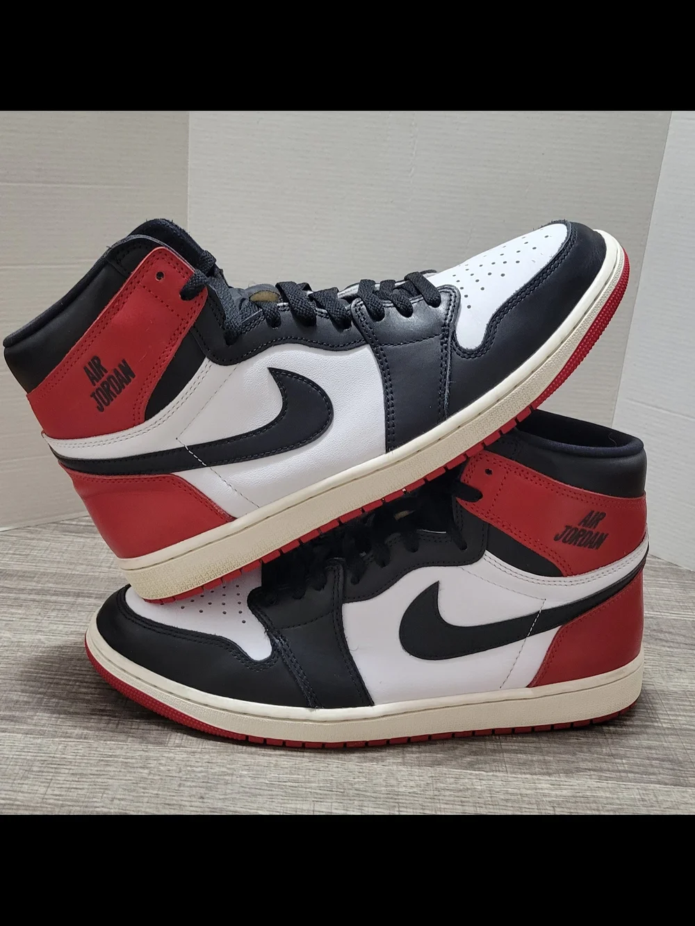 Jordan 1 High OG Retro 'Black Toe' - Black/White/Red Men’s Sneaker